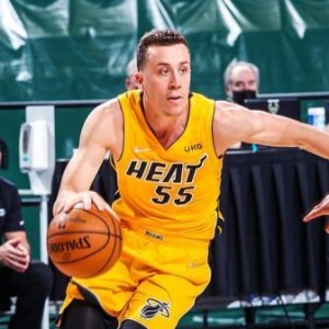 球速体育官方网站-双核严重失准仍能吓死雄鹿 季后赛热火名不虚传